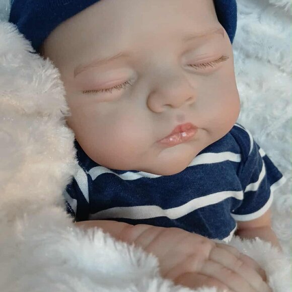 Realistic Sleeping Baby Doll - Reborn Style - Collectors  Kids Toy - Picture 5 of 8
